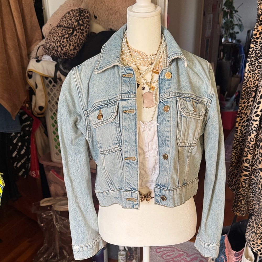 NWOT Michael Kors cropped Denim Jacket with gold buttons medium
